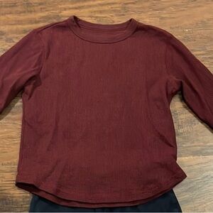 2 t-shirts : 1 Long sleeves shirt, 1 t-shirt for kids 6-8 yo